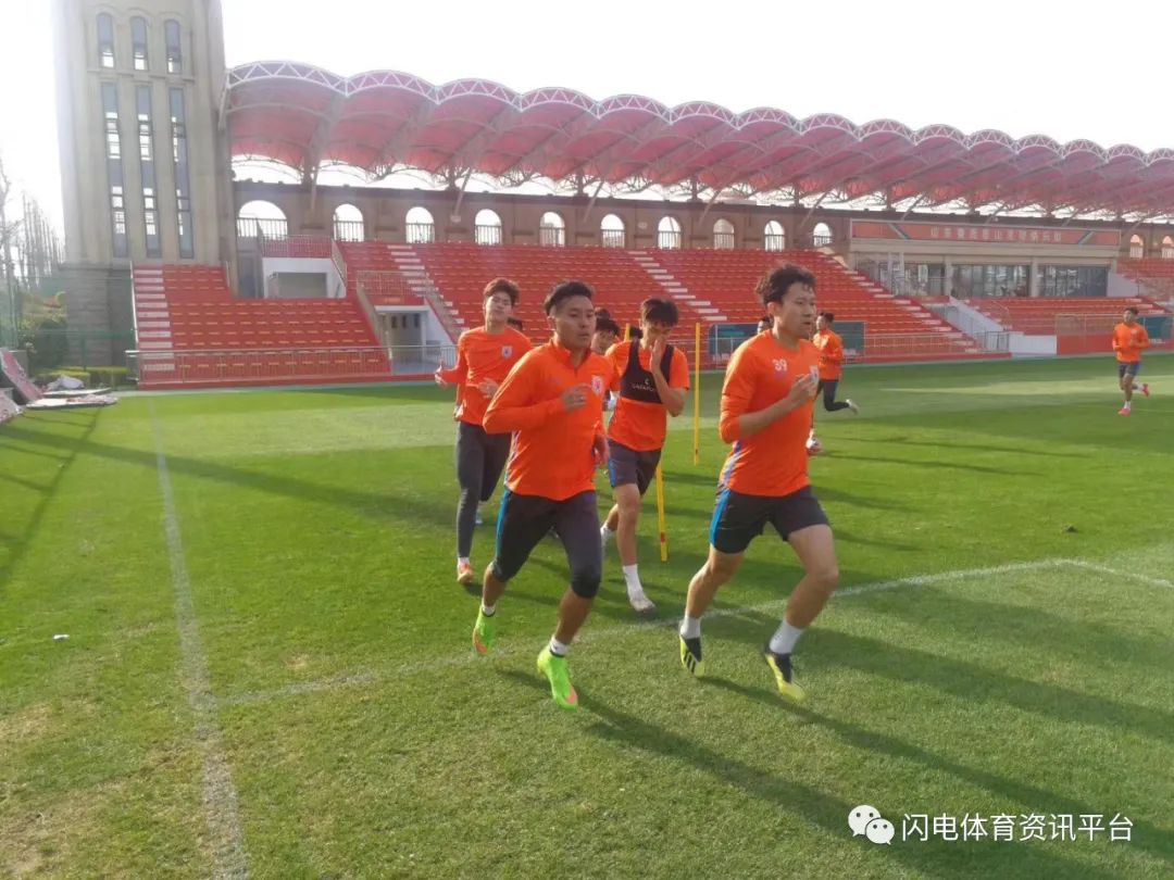 问鼎娱乐-马拉松友谊赛，瓯越玄武队与海滨闪电队逆转，体能对抗拉满！本土核心状态回升的简单介绍