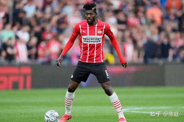 问鼎-荷甲转会期走向成谜，曼联完成体检，引发热议，心理建设被强调(健身教练的惩罚)