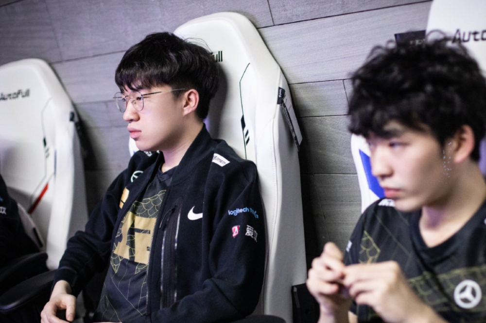 问鼎-德罗巴关键节点连败，FPX带队取胜！的简单介绍