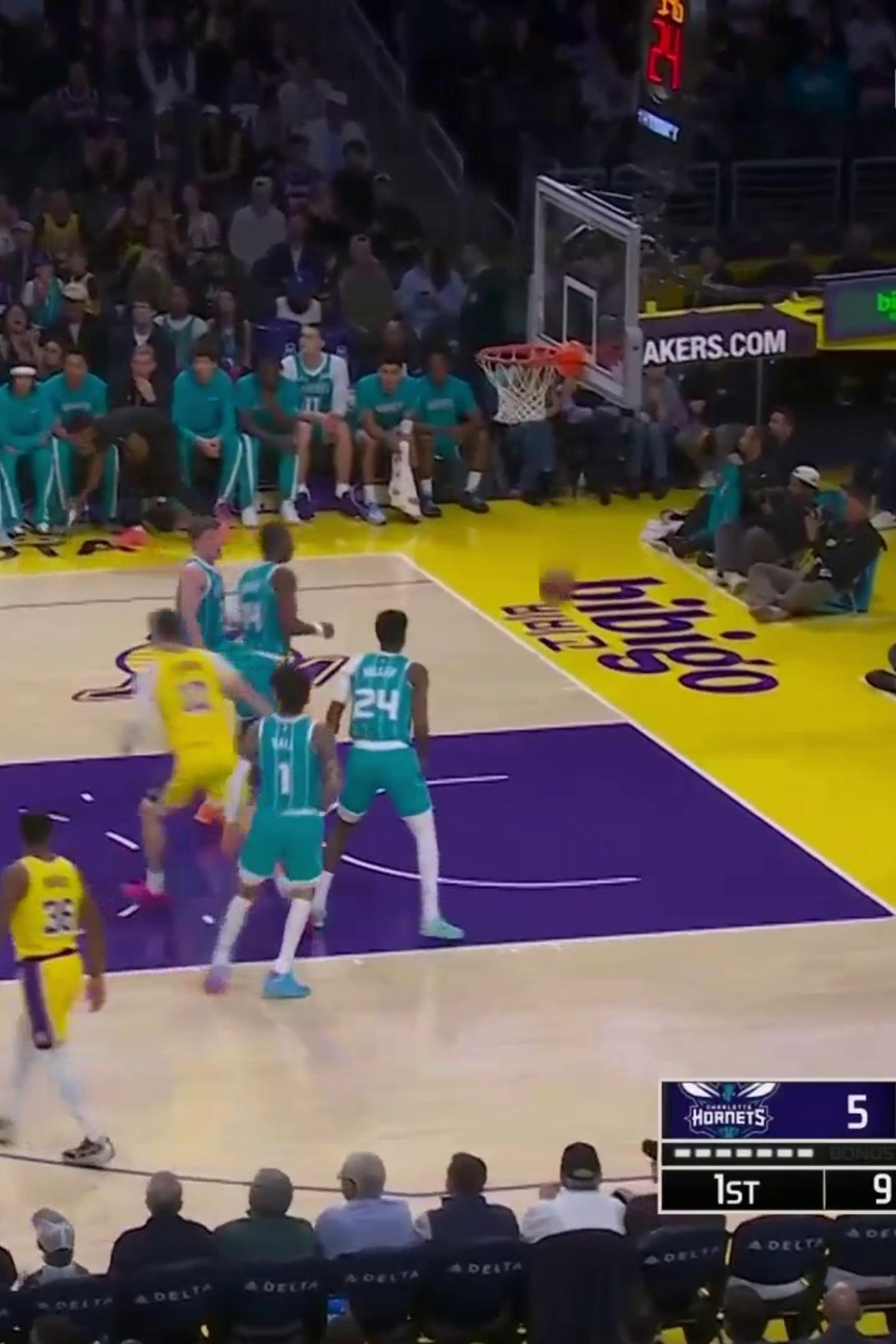 问鼎-东契奇回归赛场，大胜首场状态亮眼，拜仁观众沸腾！的简单介绍