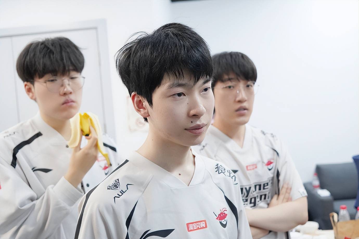 Doinb在TES比赛中精彩发挥,回归赛场引发热议!的简单介绍 Doinb在TES比赛中精彩发挥,回归赛场引发热议!的简单介绍